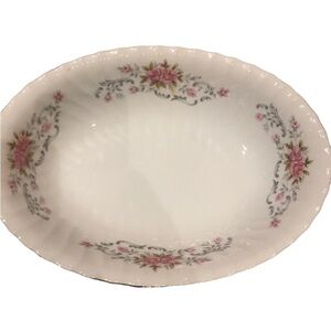 Astro  Portelan trimmed gold servings prats vintage​​​​​​​​